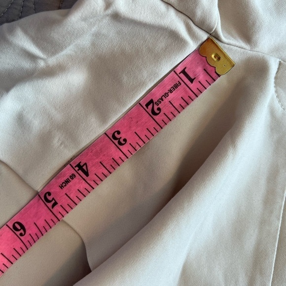 NWT Lilly Pulitzer Joette Stretch Dinner Shorts in Palm Beach Sandstone - Picture 11 of 16